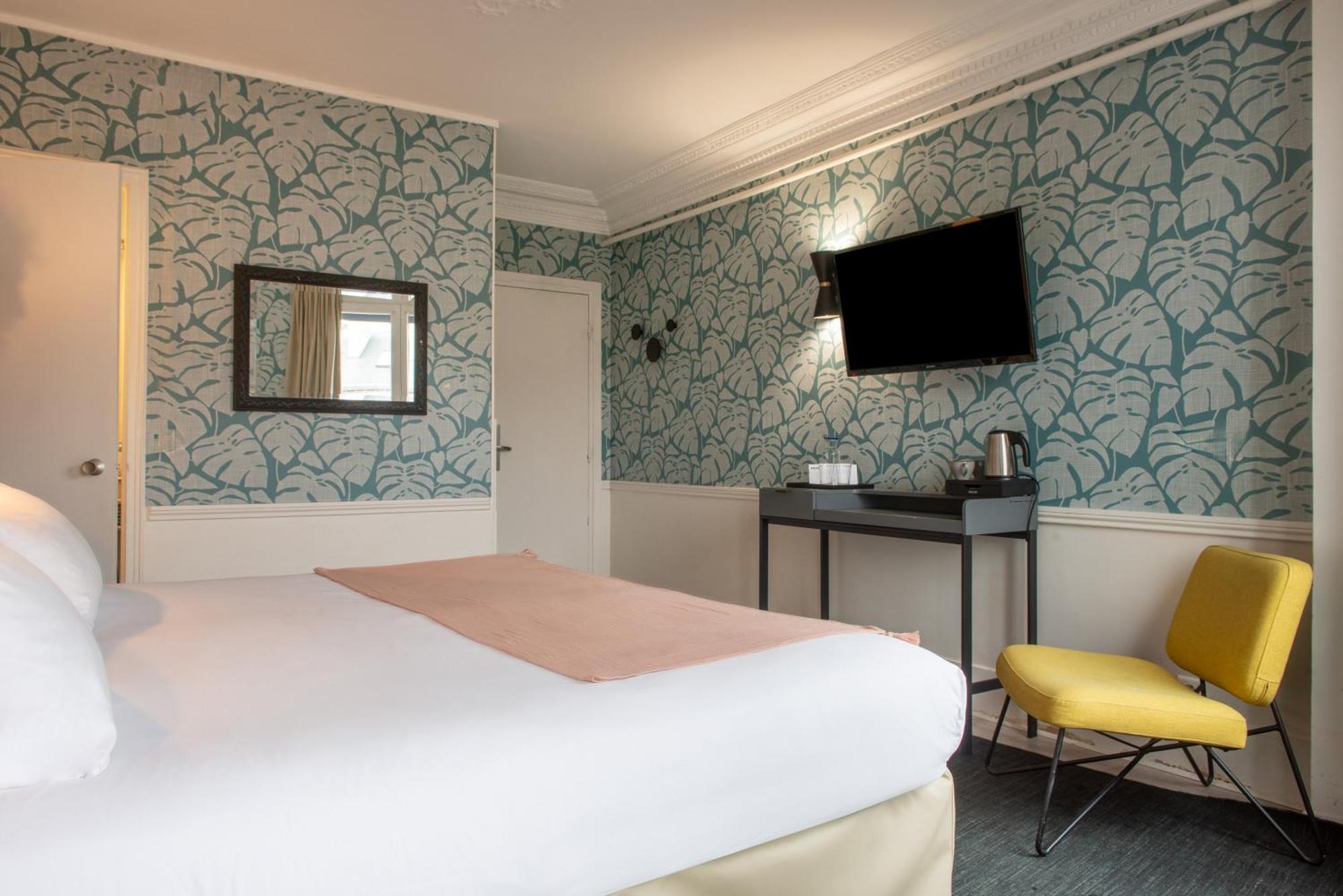 Hotel Avama Prony Paris Room photo