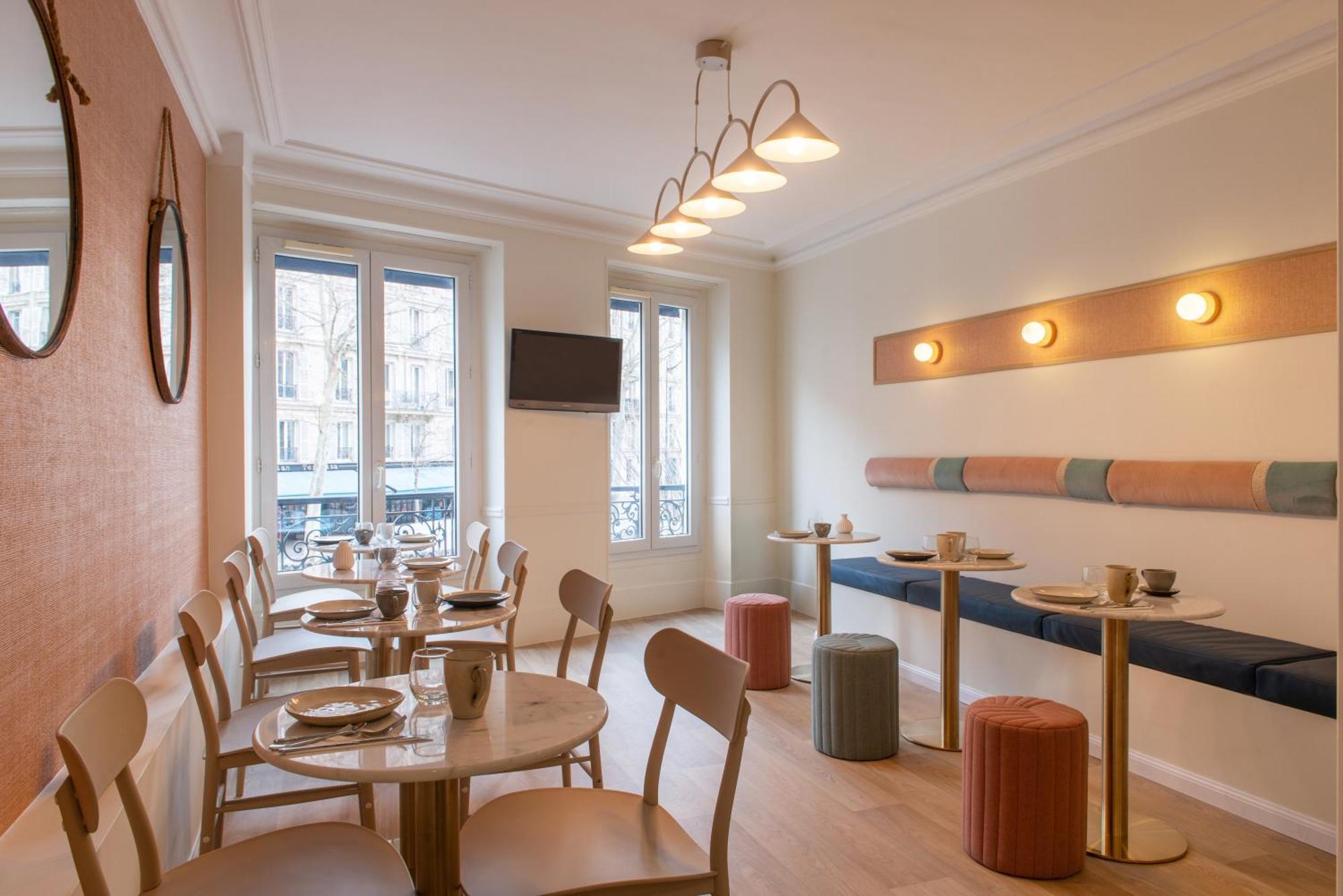 Hotel Avama Prony Paris Exterior photo