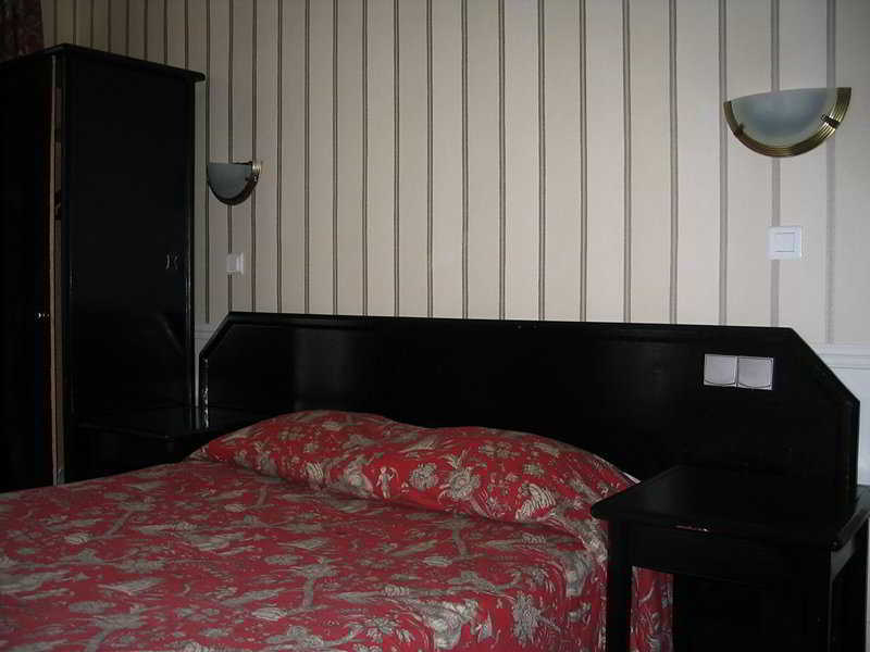 Hotel Avama Prony Paris Exterior photo