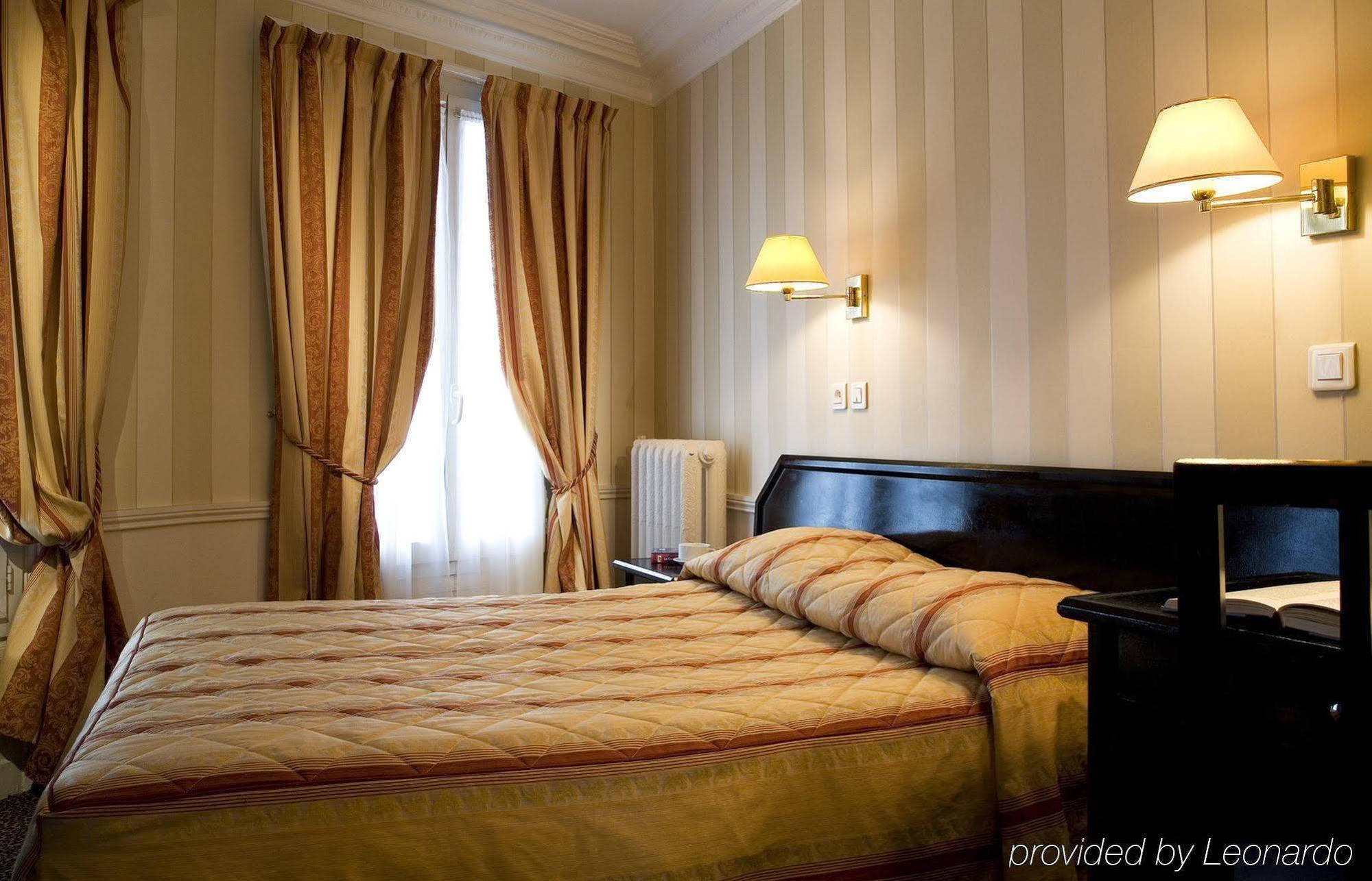 Hotel Avama Prony Paris Room photo